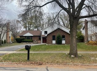 610 Thornapple Dr, Naperville, IL 60540