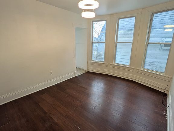 5th image of 439 S River St APT 4