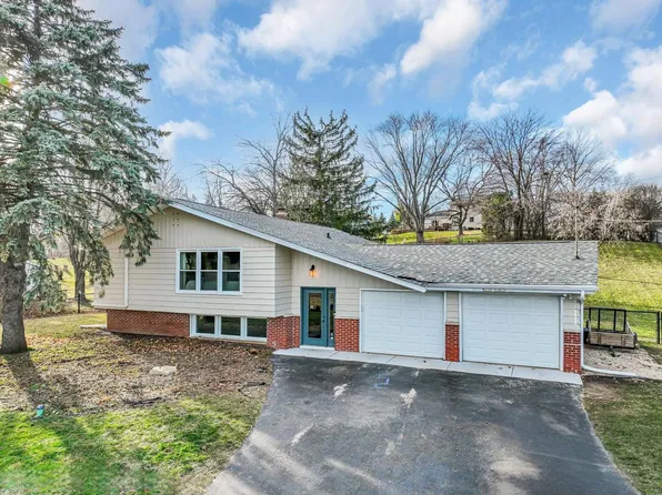 W250S3879 Center ROAD, Waukesha, WI 53189