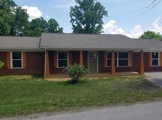 135 S High Knob Rd, La Follette, TN 37766