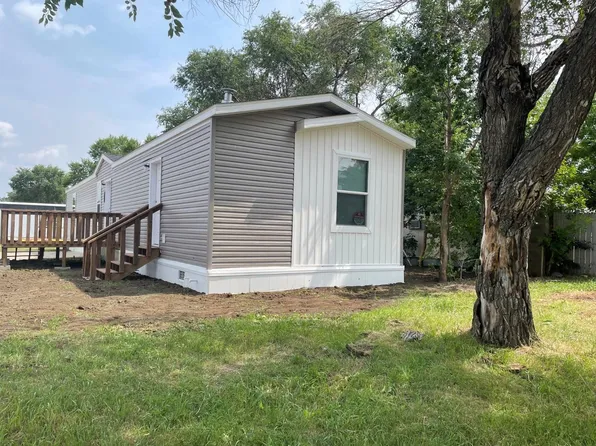 701 Forest St W Trailer 28, Belle Plaine, MN 56011