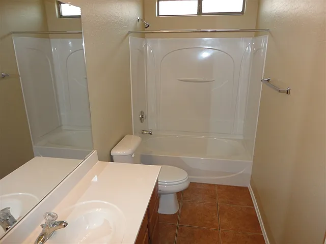 6511 S 72nd Ave — Photo 17