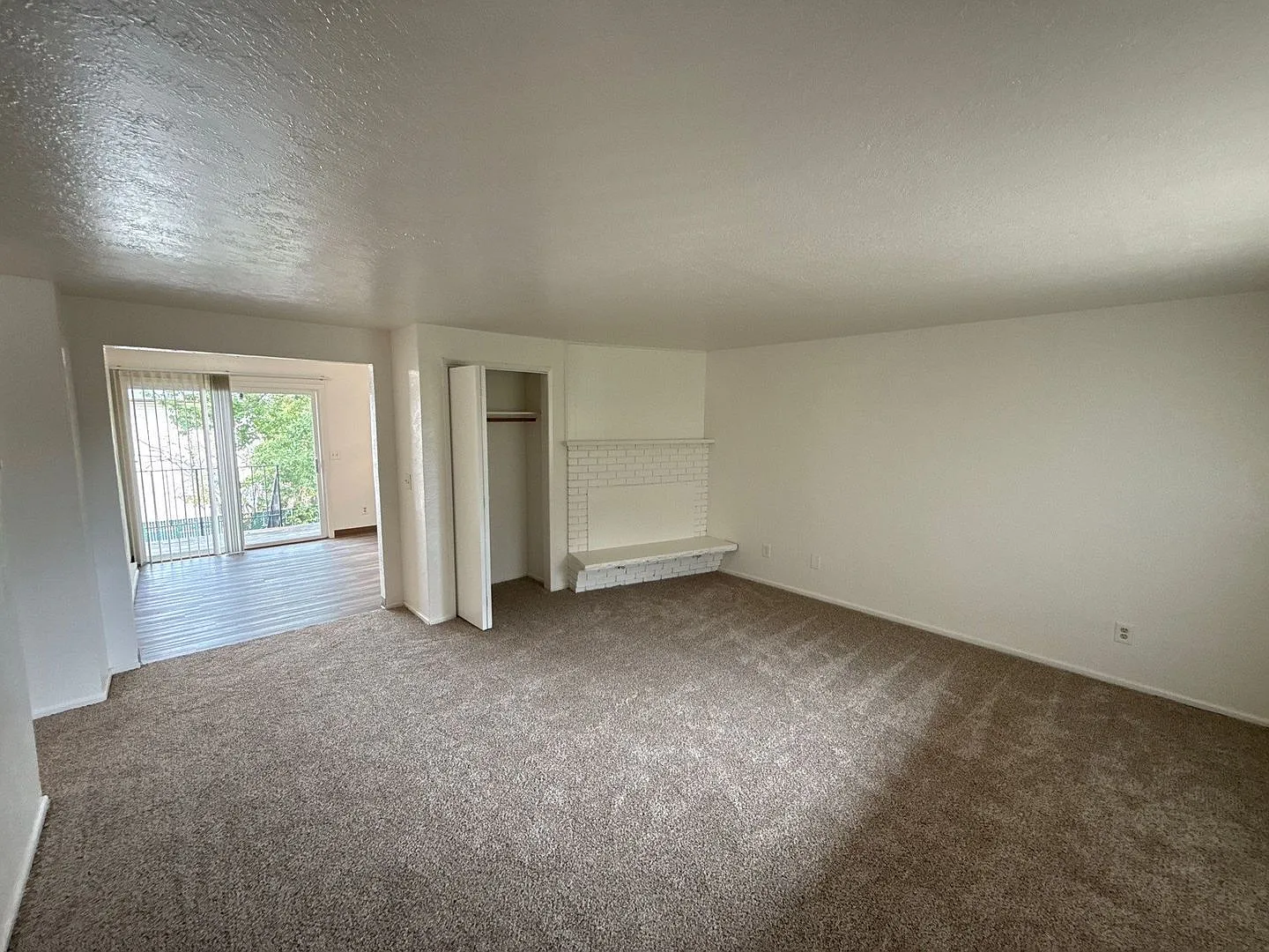 2 bed, 1.0 bath, 707 sqft, $1,195 — Photo 3