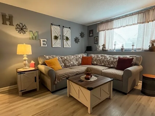 5455 N Main St APT 10B, Fall River, MA 02720