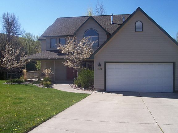 Attached Garage
