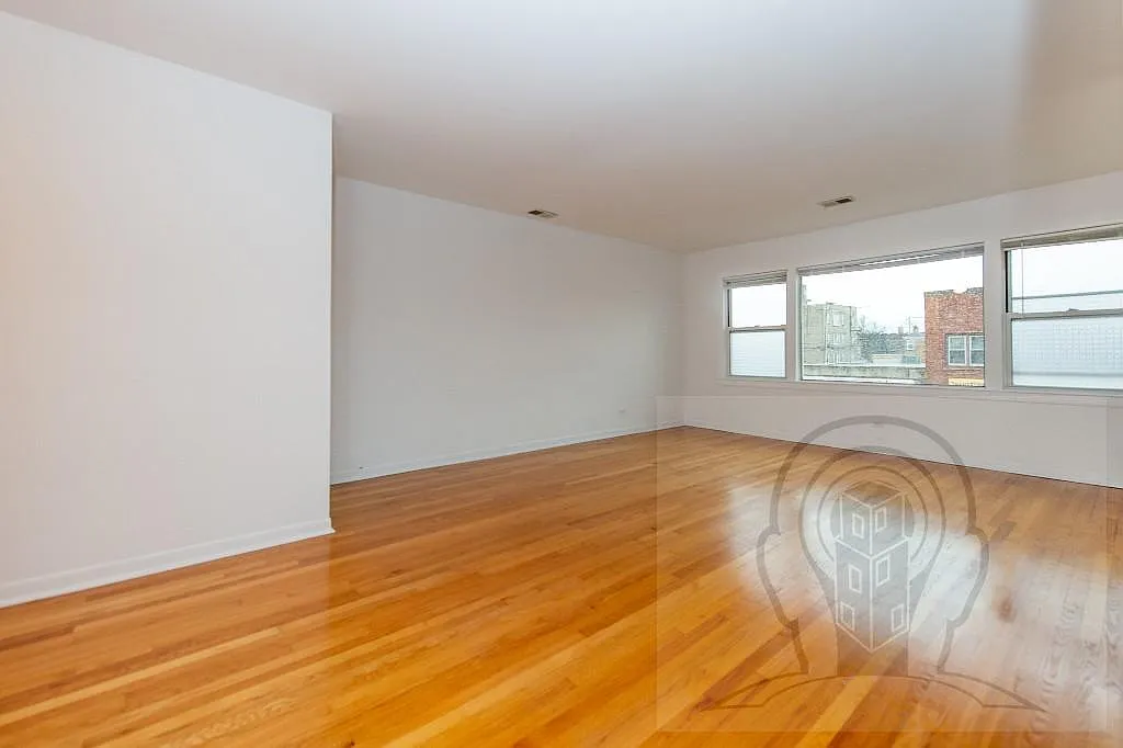 5222 W Belmont Ave — Photo 4