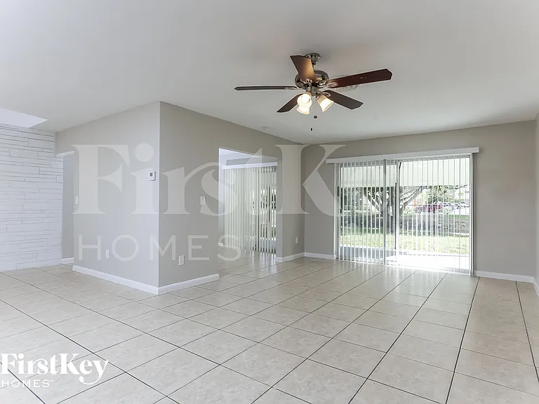 2230 NW 42nd Ave — Photo 5