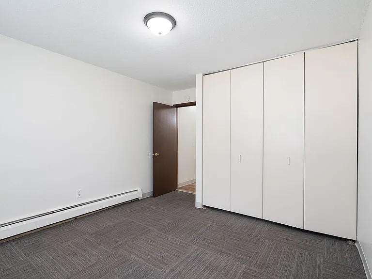 Drake Apartments — Photo 15