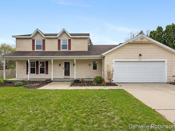 2nd image of 3460 Sunnyhill St NE