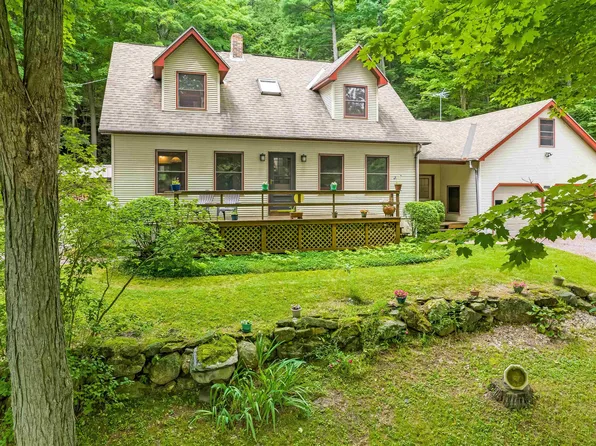 16 McCormick Place, Milton, VT 05468