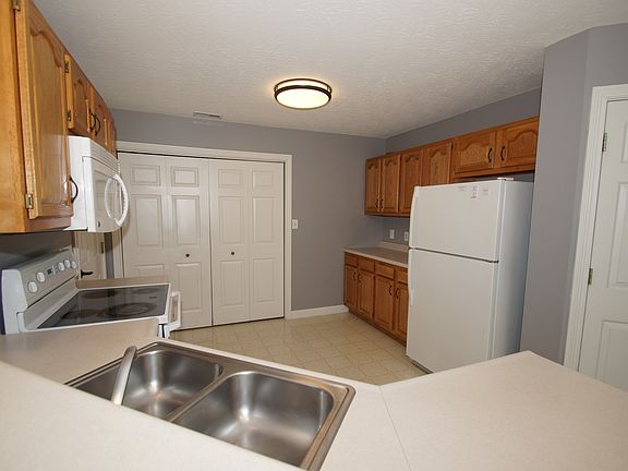 3rd image of 119-B Clubhouse Ln
