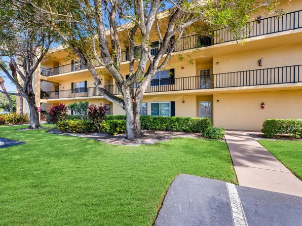 1086 Forest Lakes Dr APT 102, Naples, FL 34105