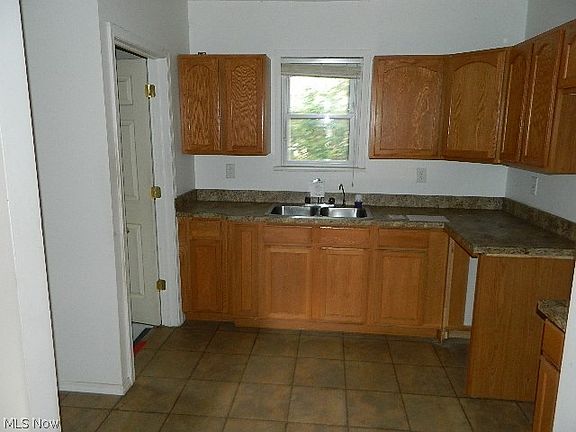 3rd image of 507 W 26th St