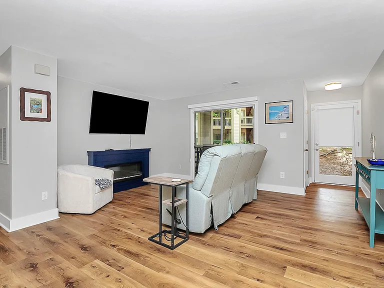 1001 Churchill Downs Ct #J — Photo 12
