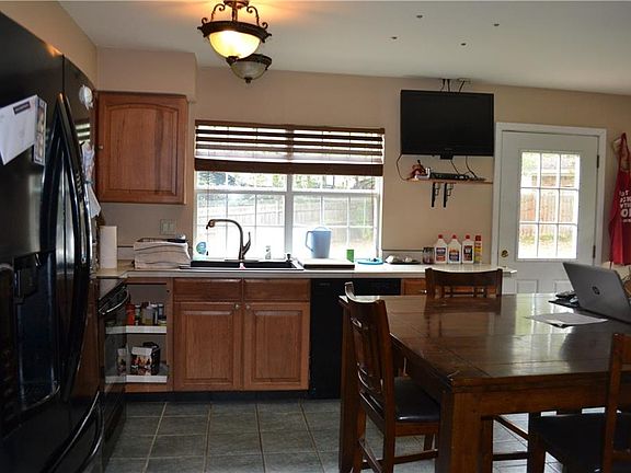 4th image of 305 Kensinger Ct