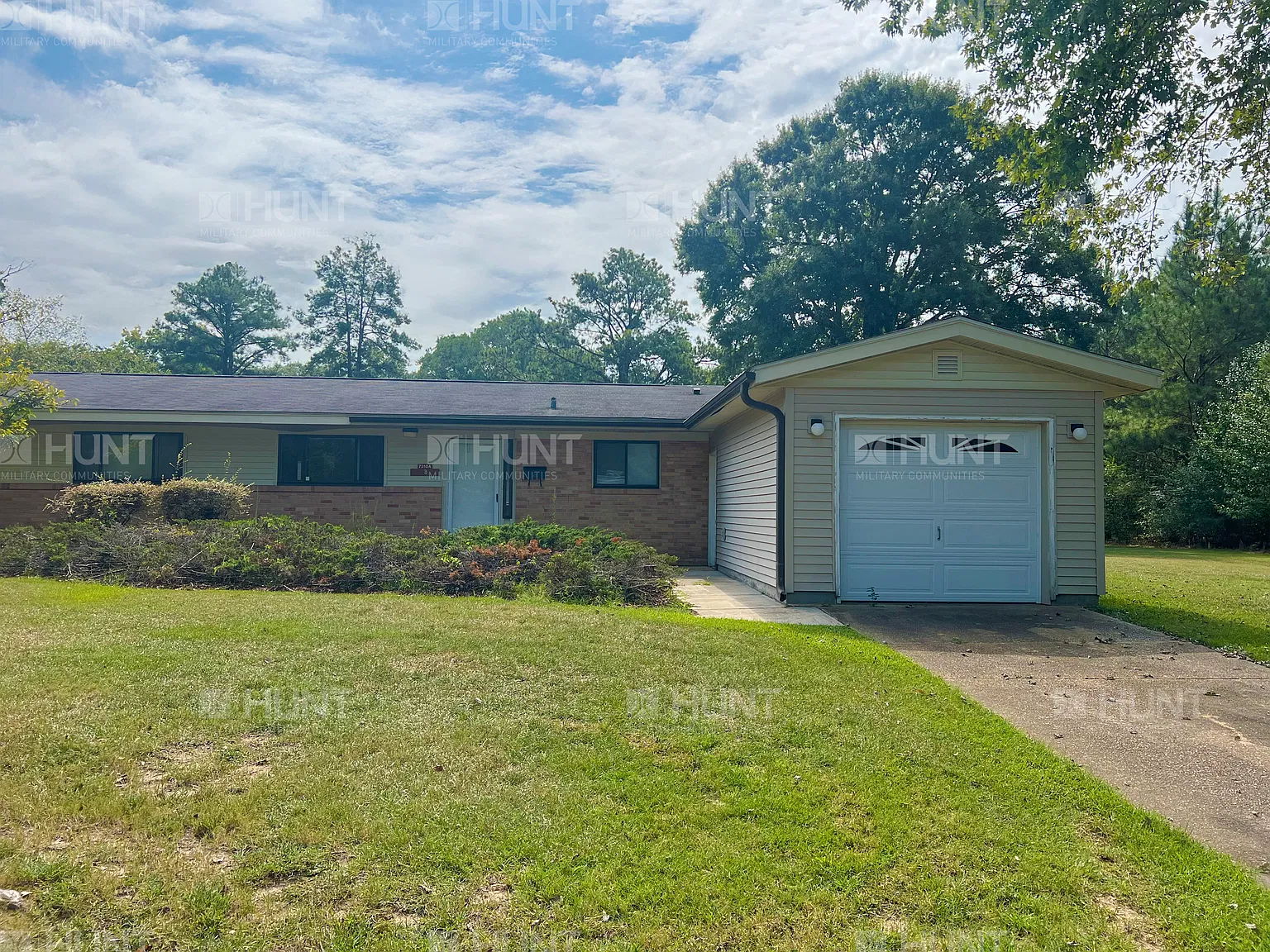 3 bed, 1.5 bath, 1062 sqft, $2,027 — Photo 1
