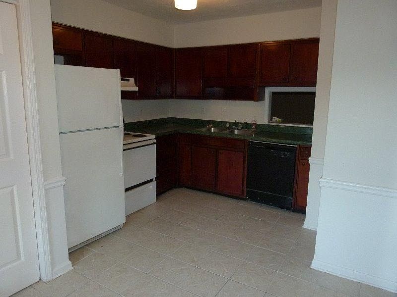 2nd image of 527 Haygood Ct