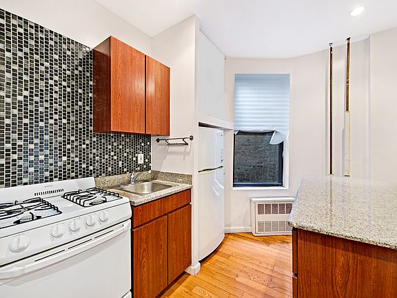 3rd image of 108 Stanton St APT 4C