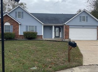 327 Wildberry Ln, Saint Charles, MO