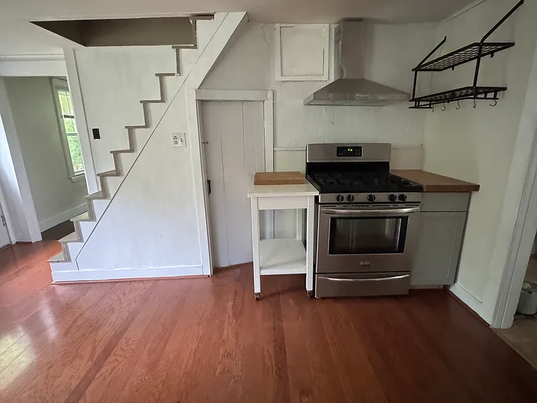 422 Mill Rd — Photo 3