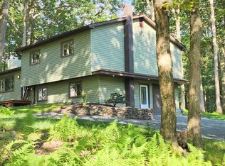 105 Spruce Lake Dr, Milford, PA 18337