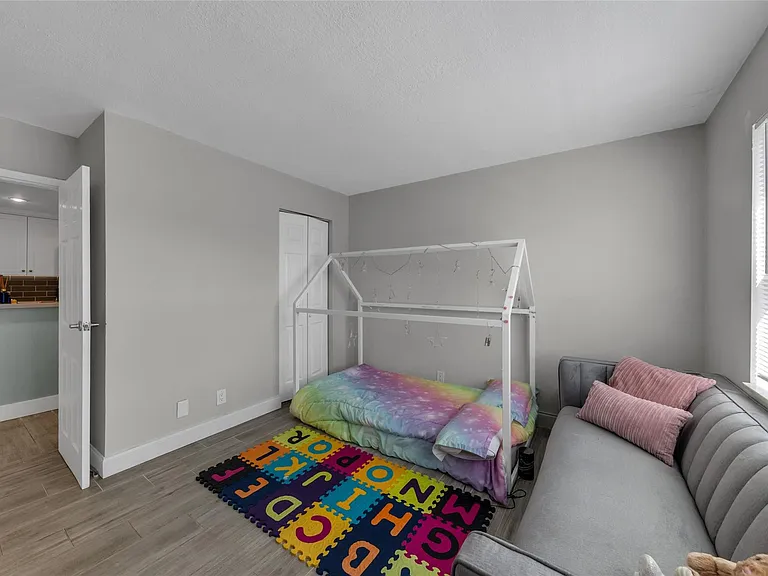 611 NE 14th Ave #306 — Photo 16