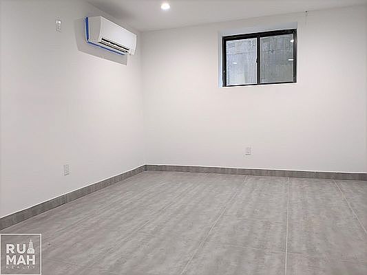 5th image of 143 Woodbine St #1L