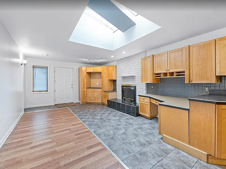 15860 Lexington St — Photo 10