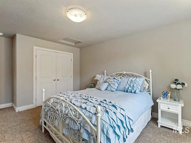2549 E Satterfield St — Photo 11