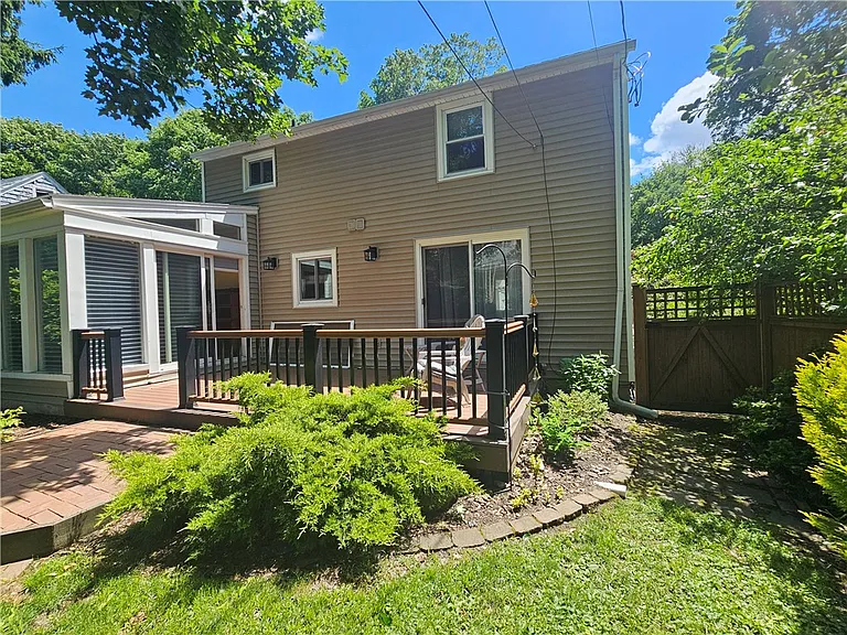 50 Greenview Dr — Photo 3