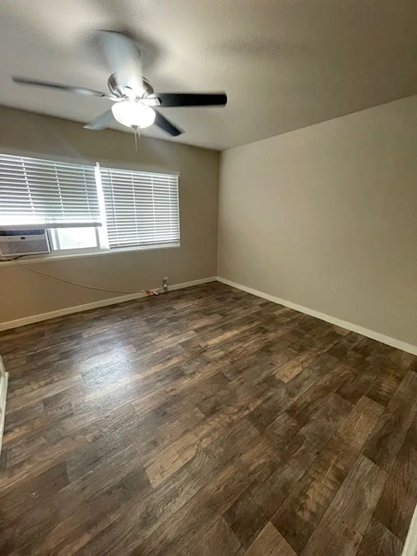 Charming Private Apartment in Welcoming Triplex Great Location! — Photo 4