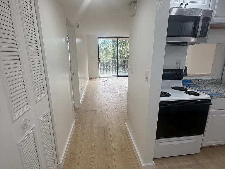 14211 N Kendall Dr #311 — Photo 6
