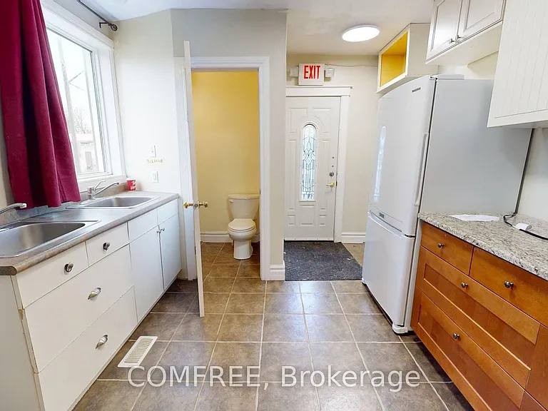 1405 King St E — Photo 6