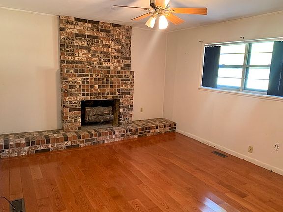 Den w/ Gas Log Fireplace