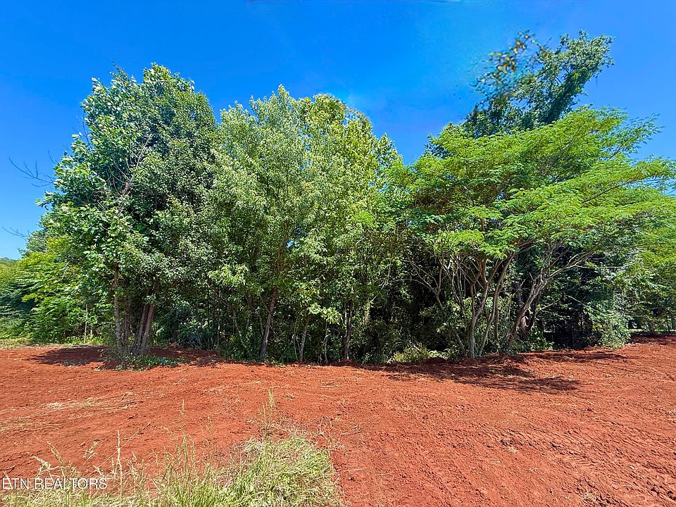 1st image of 305 Oakwood Estates Dr
