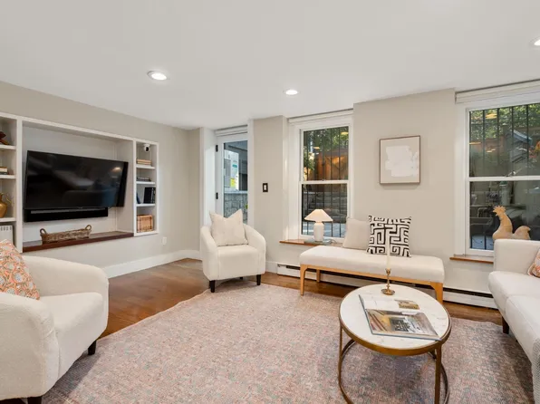 43 Rutland Sq APT 1, Boston, MA 02118