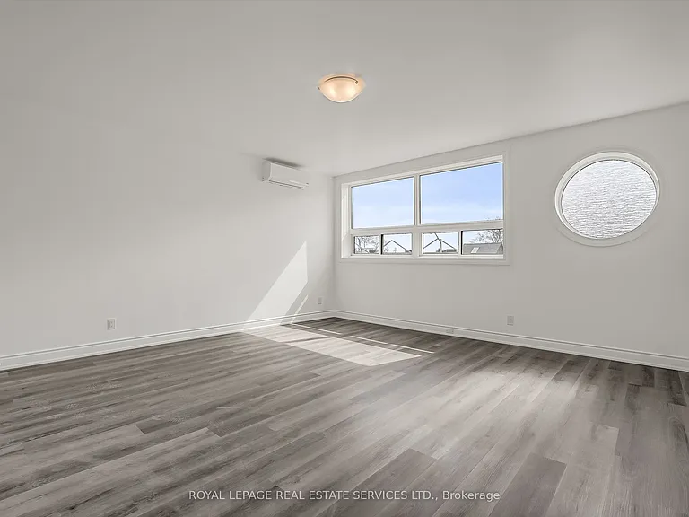 2820 Danforth Ave #301 — Photo 6