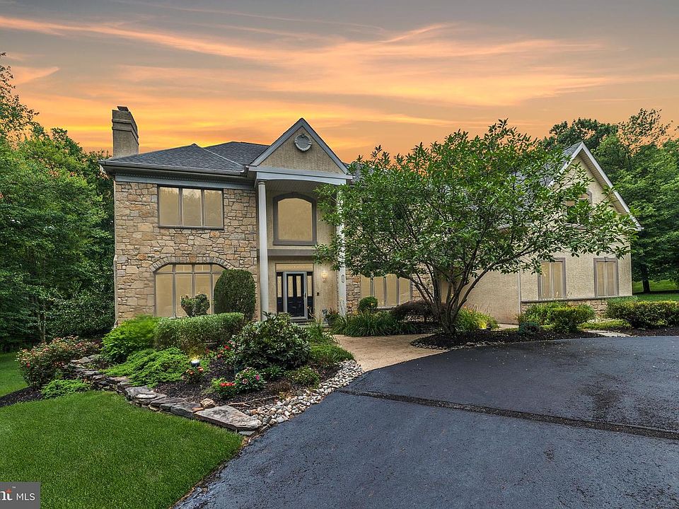 1st image of 107 Arboresque Dr