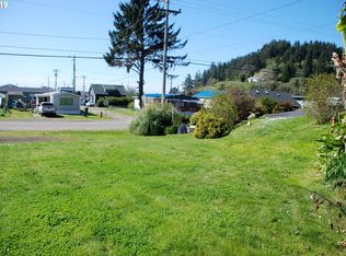 520 Broadway Ave, Winchester Bay, OR 97467