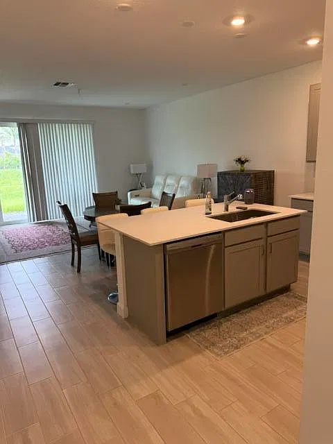 3 bed, 2.0 bath, 1435 sqft, $2,700 — Photo 3