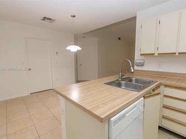 18328 NW 68th Ave APT P, Hialeah, FL 33015