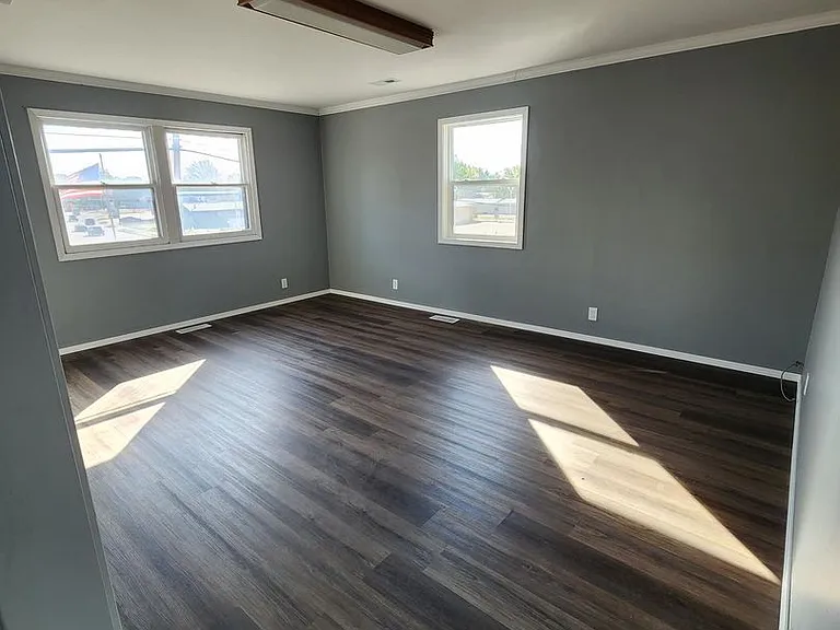 108 E Deyoung St — Photo 3
