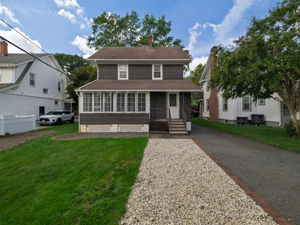 65 Lenox Ave, Lynbrook, NY 11563