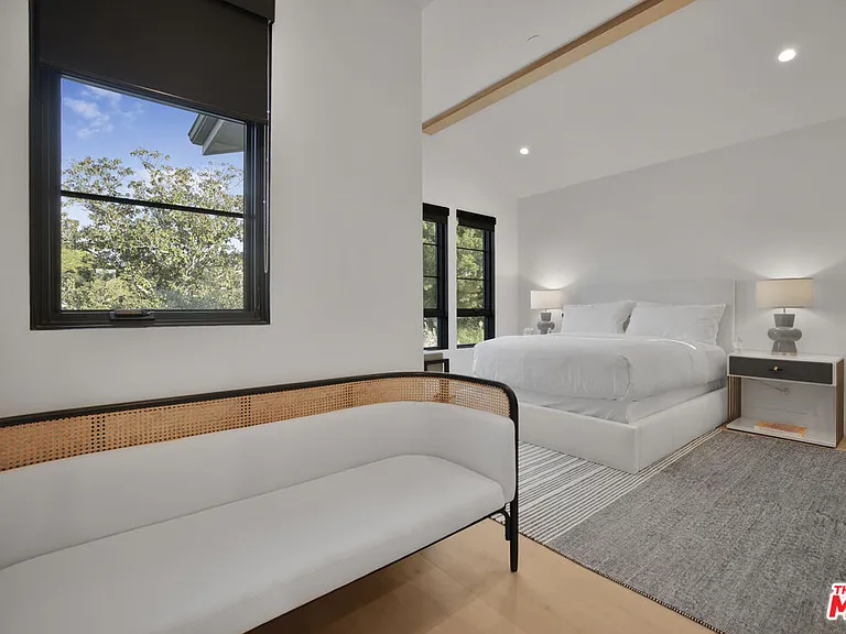4433 Kraft Ave — Photo 35