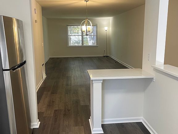 Open kitchen to dining room/living room