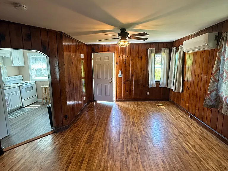 318 Green Cir — Photo 4