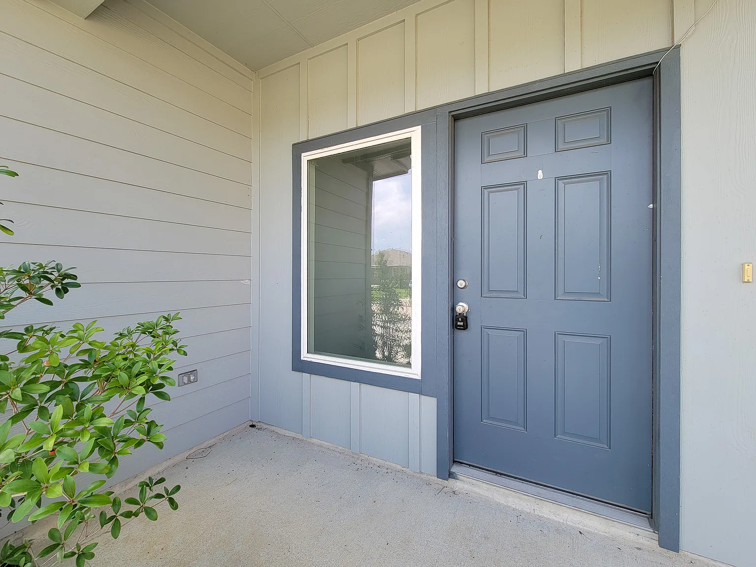 4 bed, 2206 sqft, $1,900 — Photo 2