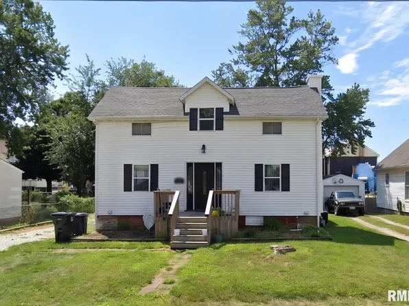 136 E Spruce St, Canton, IL 61520