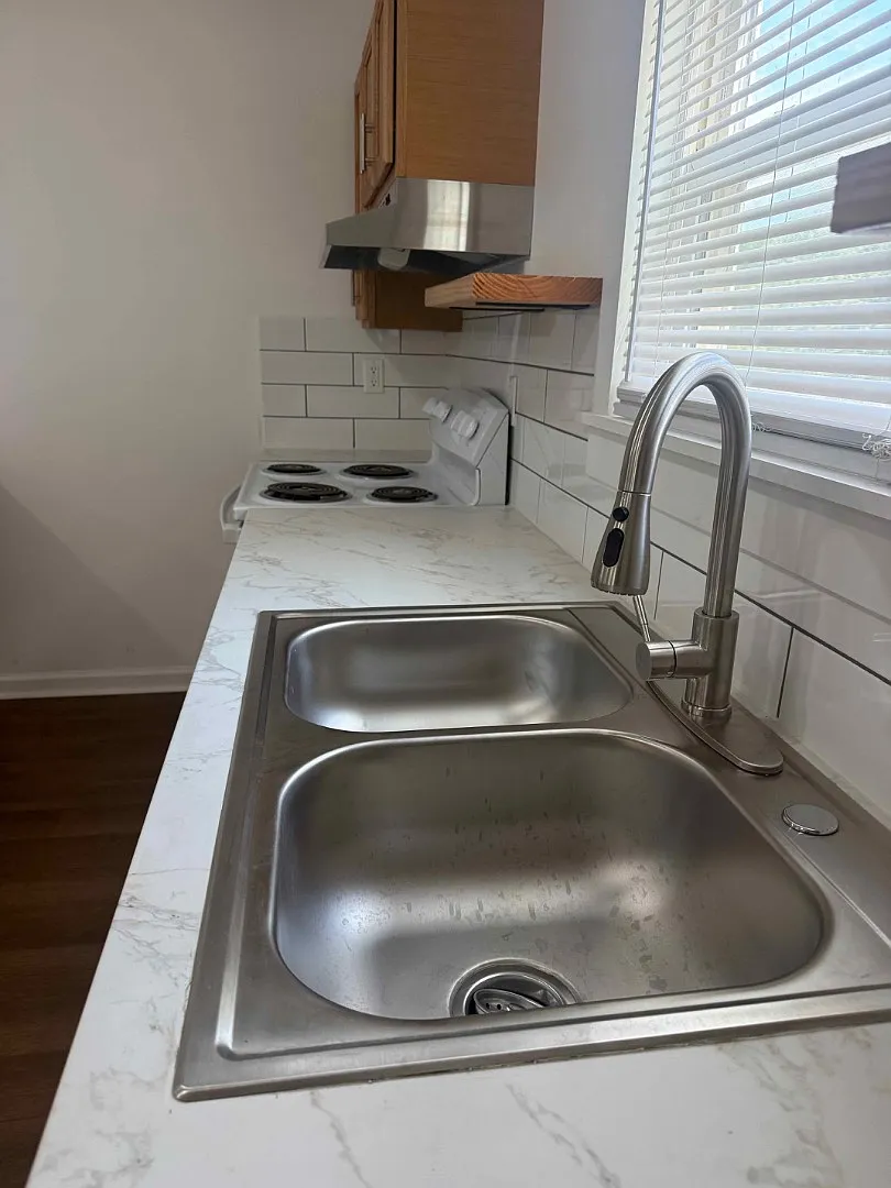 2802 Loraine St — Photo 3