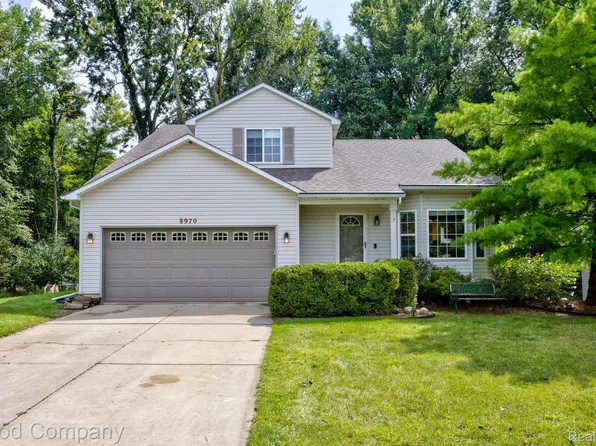 8970 Posey Dr, Whitmore Lake, MI 48189